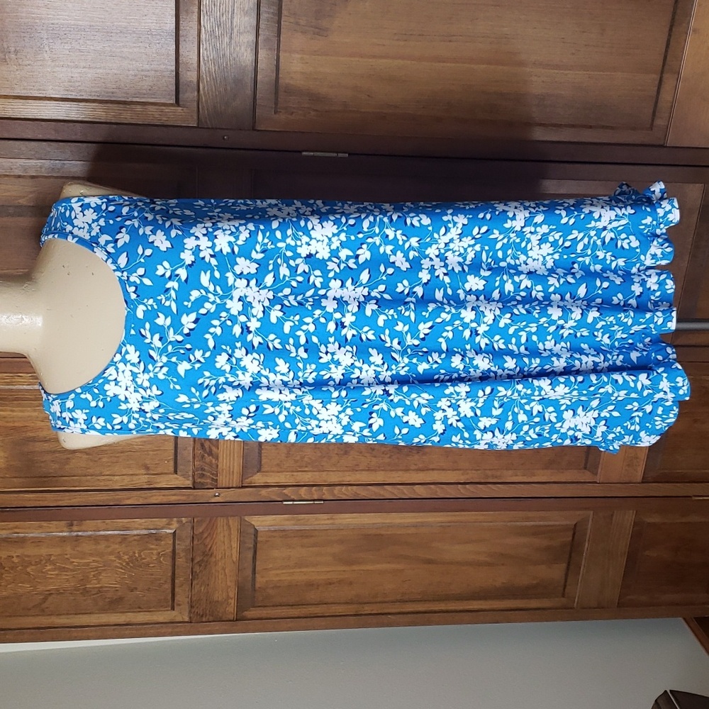 Draper James NWOT Blue Floral Sleeveless Dress